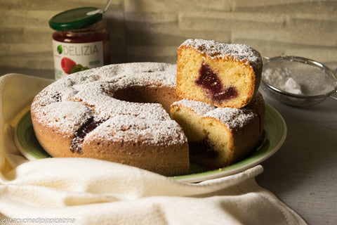 Ciambella con yogurt e marmellata